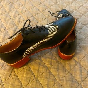 Womens Brogues size 7 black/white